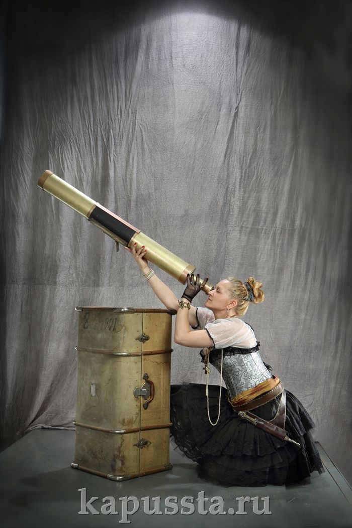 Пиратский женский костюм с подзорной трубой